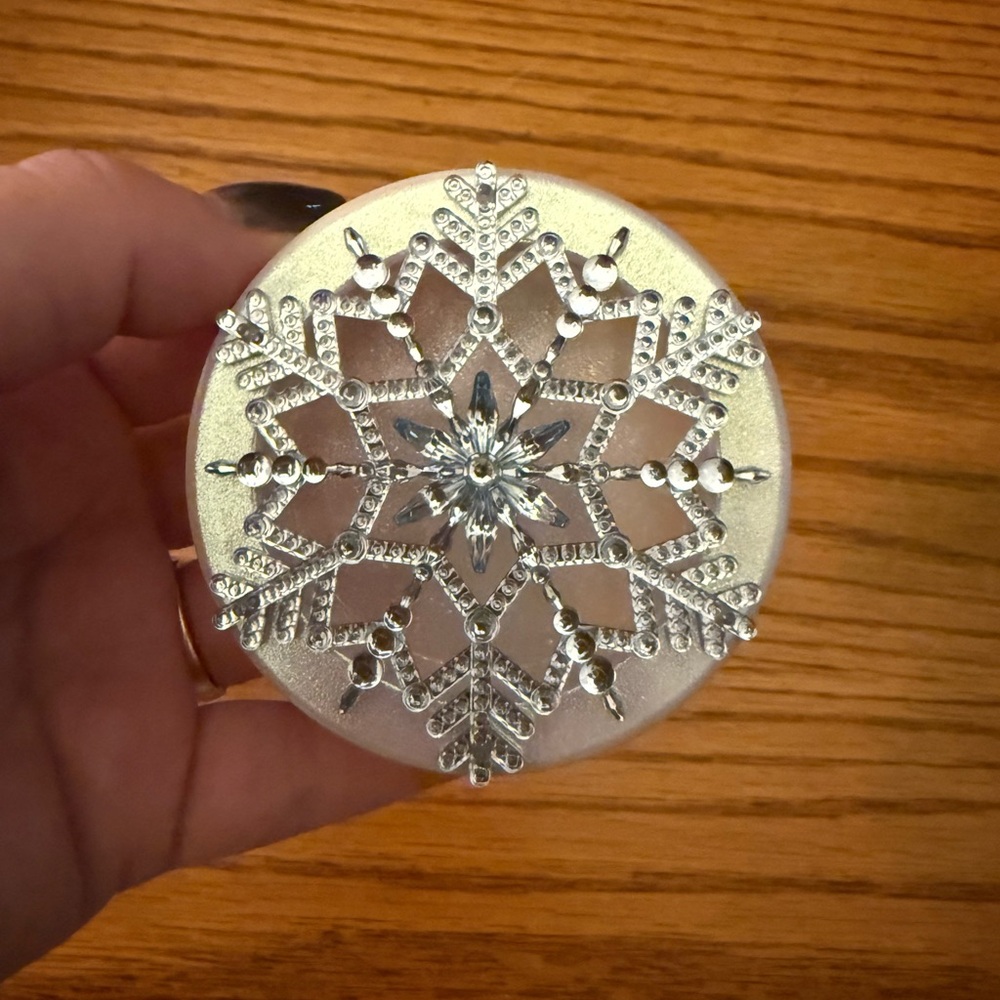 Bath & Body Works Snowflake Scentportable Car Visor Clip